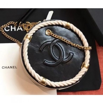 Best Chanel Two-Tone Crumpled Calfskin En Vogue Small Round Crossbody Bag AS0075 Black/White 2019 CE01533