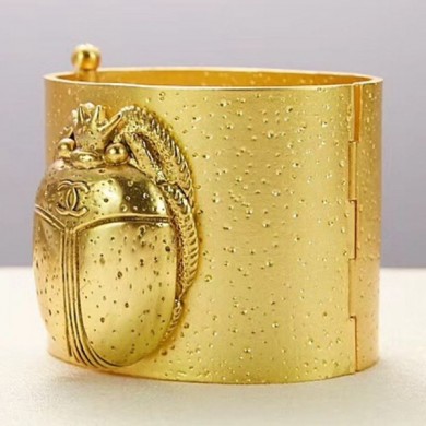 Chanel Beetle Cuff Bracelet AB1901 Gold 2019 Collection CE01584