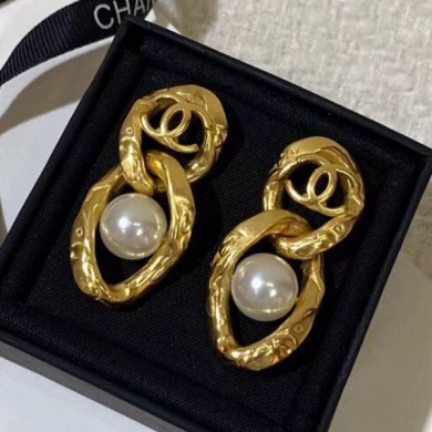 Chanel Twist Metal Pearl Short Earrings AB3149 2019 Collection CE00552