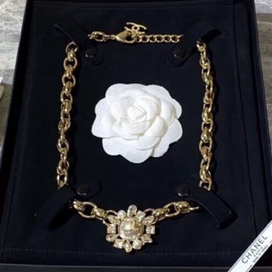 Cheap Chanel Pearl Chain Short Necklace AB2685 2019 Collection CE00837