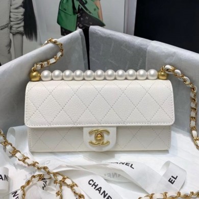Cheap Chanel Quilted Leather Pearl Clutch with Chain AP1001 White 2019 Collection CE00779