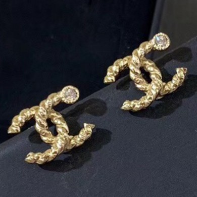 Fake Chanel Twist CC Crystal Stud Earrings Gold 2019 Collection CE00587