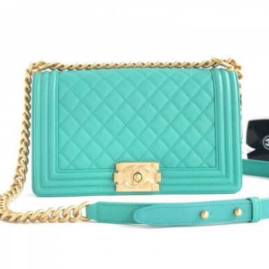 Imitation Chanel Quilted Calfskin Medium Boy Flap Bag A67086 Green 2019 Collection CE01932