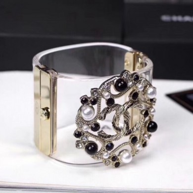 Imitation Chanel Resin CC Bloom Crystal Cuff Bracelet Black 2019 Collection CE03617