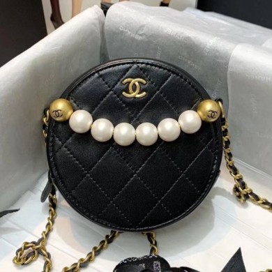 Replica Chanel Quilted Leather Pearl Round Clutch with Chain Black 2019 Collection CE03922