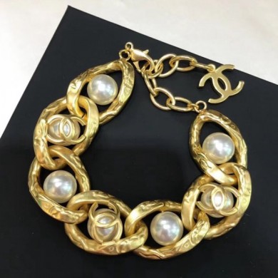 Replica Chanel Vintage Metal Pearl Bracelet AB3147 2019 Collection CE04124