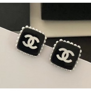 Replica High Quality Chanel Resin Pearl Square Stud Earrings Black/Pearly White 2018 CE03825