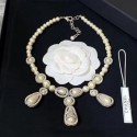 Chanel Pearl Short Necklace White 01 2019 Collection CE00932
