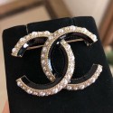 Chanel Pearls CC Brooch Black/Gold/White 2019 Collection CE00796