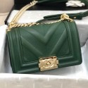 Fake Fashion Chanel Calfskin Patchwork Chevron Small Boy Flap Bag A67086 Green 2019 Collection CE01810