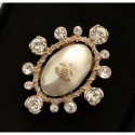 Imitation High Quality Chanel Pearl Brooch AB0546 Gold/Pearly White/Crystal 2018 CE04231