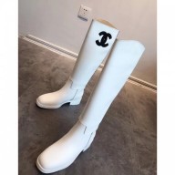 Imitation Chanel Classic Leather CC Flat High Boots White Collection CE03254