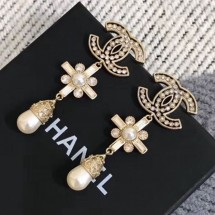 Chanel Bloom Pearl Earrings Crystal/Pearly White 2019 Collection CE02967