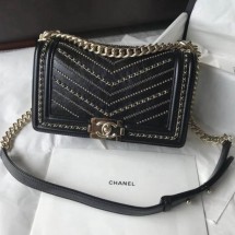 Chanel Crumpled Calfskin Medium Boy Chanel Bag A67086 Black 2018(Gold-Tone Metal) CE00629