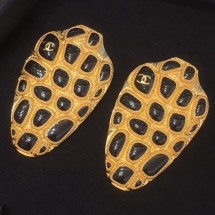 Chanel Large Resin Stones Beetle Clip-on Stud Earrings Black/Gold AB1805 2019 Collection CE03004