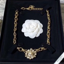 Cheap Chanel Pearl Chain Short Necklace AB2685 2019 Collection CE00837