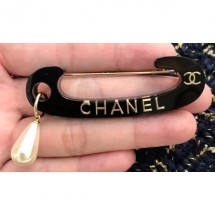 Fake Chanel Acrylic Pin Brooch with Single Pearl Black/White/Gold 2018 CE02488
