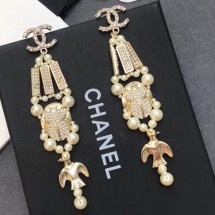 High Imitation Chanel Beetle Pearl Long Earrings White/Gold 2019 Collection CE03824