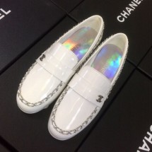 Imitation Chanel Patent Calfskin Rainbow Lining Chain Flat Loafers G35631 White 2020 Collection CE04118