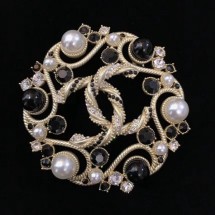 Imitation Chanel Round Brooch AB0585 Gold/Pearly White/Black/Crystal 2019 Collection CE02550