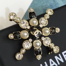 Knockoff Chanel Crystal and Pearl Snowflake Brooch AB2323 White/Black 2019 Collection CE02753