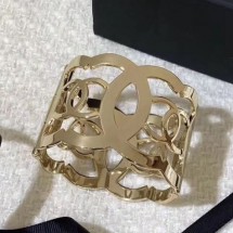 Knockoff Chanel Cutout Metal Cuff Bracelet AB2655 Gold 2019 Collection CE03591