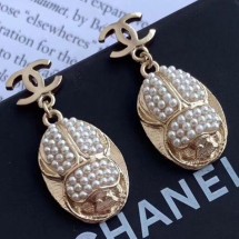 Replica Chanel Pearls Beetle Short Earrings 02 2019 Collection CE02448