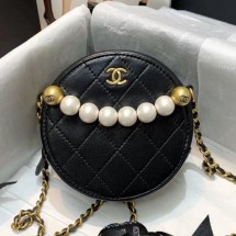 Replica Chanel Quilted Leather Pearl Round Clutch with Chain Black 2019 Collection CE03922