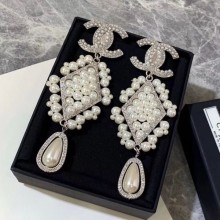 Best Quality Chanel Pearl Long Earrings AB2276 White/Silver 2019 Collection CE03180