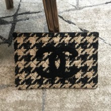 Chanel Large Houndstooth Tweed CC Clutch AP0803 Beige/Black 2019 Collection CE02820