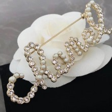 Chanel Pearl And Crystal Brooch Spring/Summer 2020 Collection CE02039