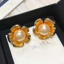 Chanel Pearl Bloom Stud Earrings Gold/White 2020 Collection CE02515