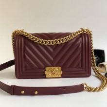 Fake Chanel Grained Chevron Calfskin Medium Boy Flap Bag Burgundy 2020 Collection CE00914
