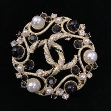 Imitation Chanel Round Brooch AB0585 Gold/Pearly White/Black/Crystal 2019 Collection CE02550