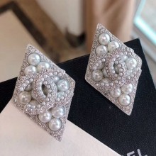 Replica Chanel Pearl Crystal Rhombus Earrings AB2283 2019 Collection CE01877