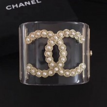Replica Chanel Resin Pearl CC Cuff Bracelet 01 2019 Collection CE02441
