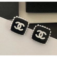 Replica High Quality Chanel Resin Pearl Square Stud Earrings Black/Pearly White 2018 CE03825