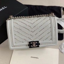 Replica Hot Chanel Pearl Chevron Calfskin Medium Boy Flap Bag A67086 White/Silver 2020 Collection CE01221