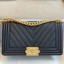 Replica Chanel Chevron Grained Calfskin Medium Boy Flap Bag A67086 Black/Bright Gold 2019 Collection CE00537