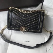 Chanel Crumpled Calfskin Medium Boy Chanel Bag A67086 Black 2018(Gold-Tone Metal) CE00629