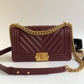 Fake Chanel Grained Chevron Calfskin Medium Boy Flap Bag Burgundy 2020 Collection CE00914