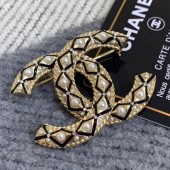 Imitation Chanel Quilted CC Pearls Brooch Gold/Black/White 2019 Collection CE02119