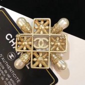 Replica Chanel Brooch AB0646 Gold/Crystal/Pearly White 2019 Collection CE01590