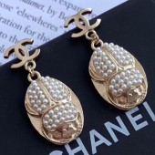 Replica Chanel Pearls Beetle Short Earrings 02 2019 Collection CE02448